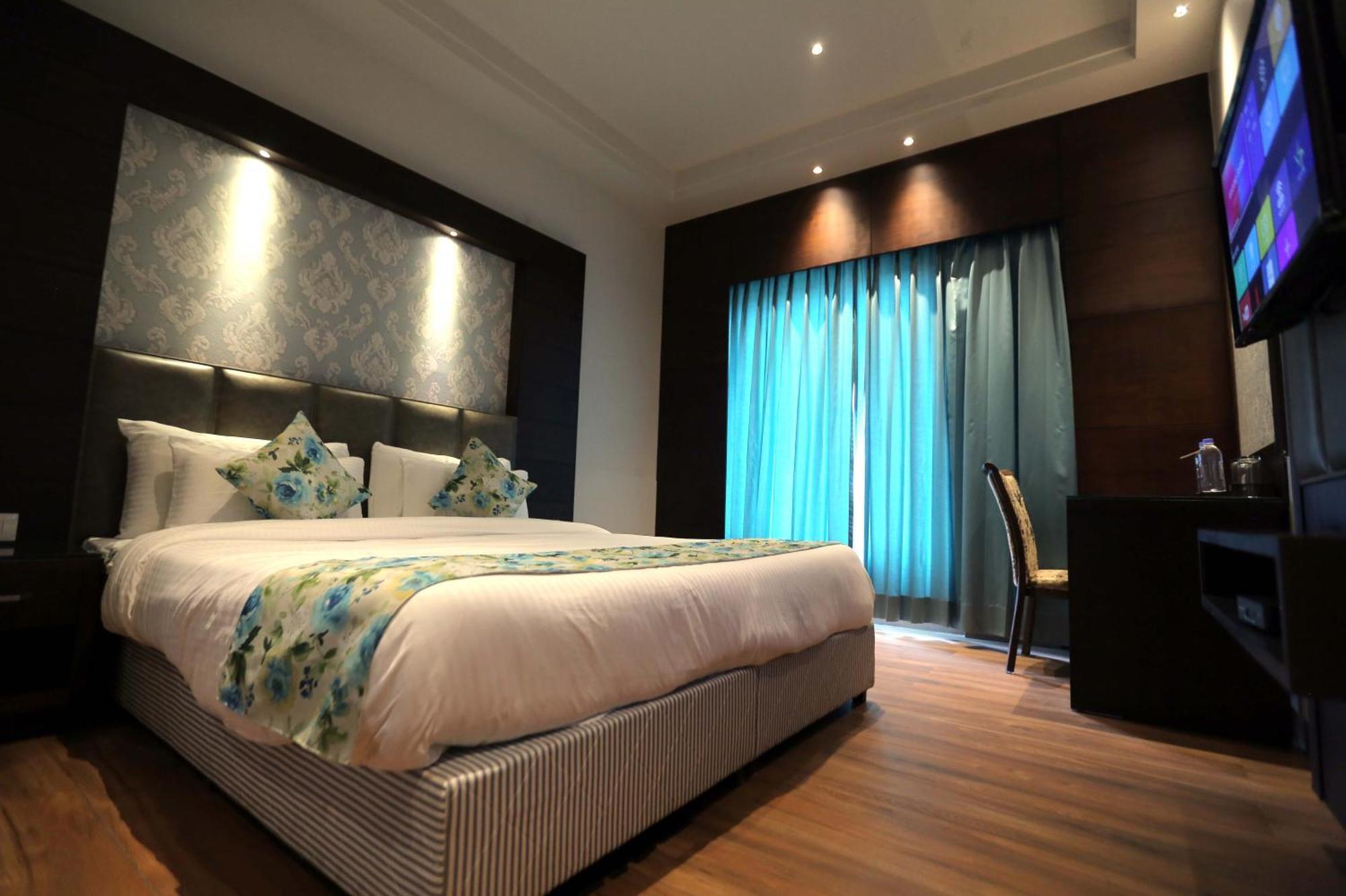 The Stella Hotel & Resort Ludhiana Extérieur photo